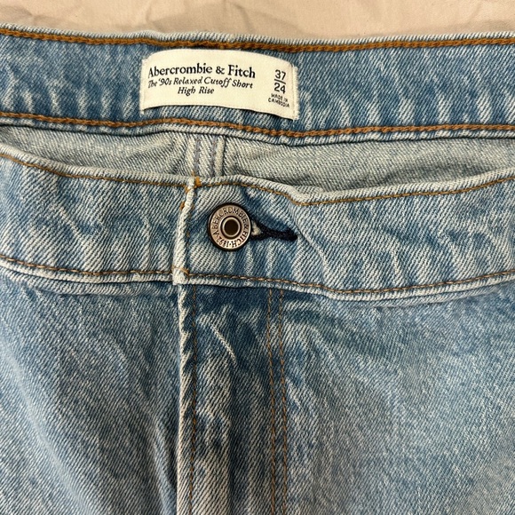 Abercrombie & Fitch ’90s Relaxed Cutoff Short High Rise Light Size 37/24 NWT - Picture 3 of 5